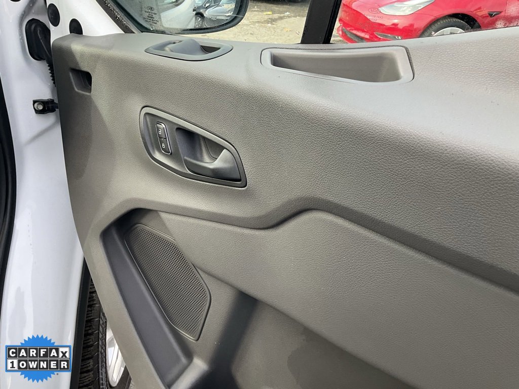 Used 2022 Ford E-Transit Medium Roof image 45