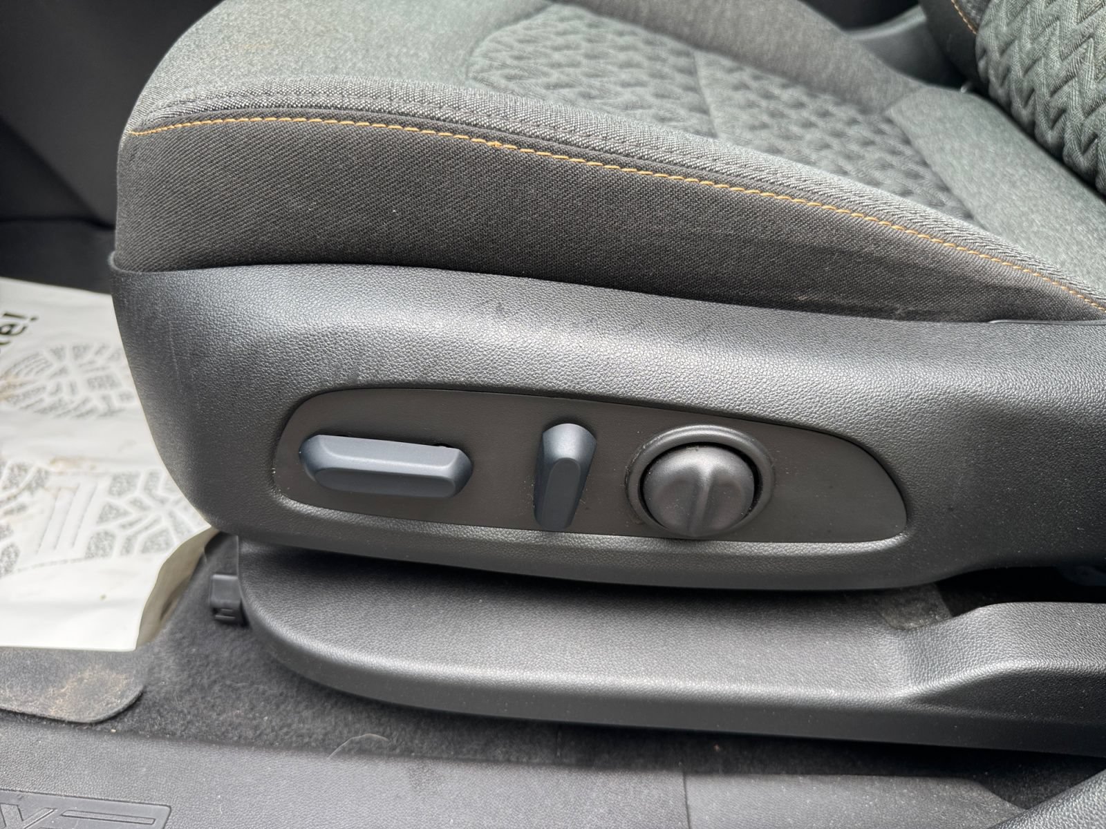 Used 2024 Chevrolet Equinox LT w/ LPO, Floor Liner Package FWD image 16