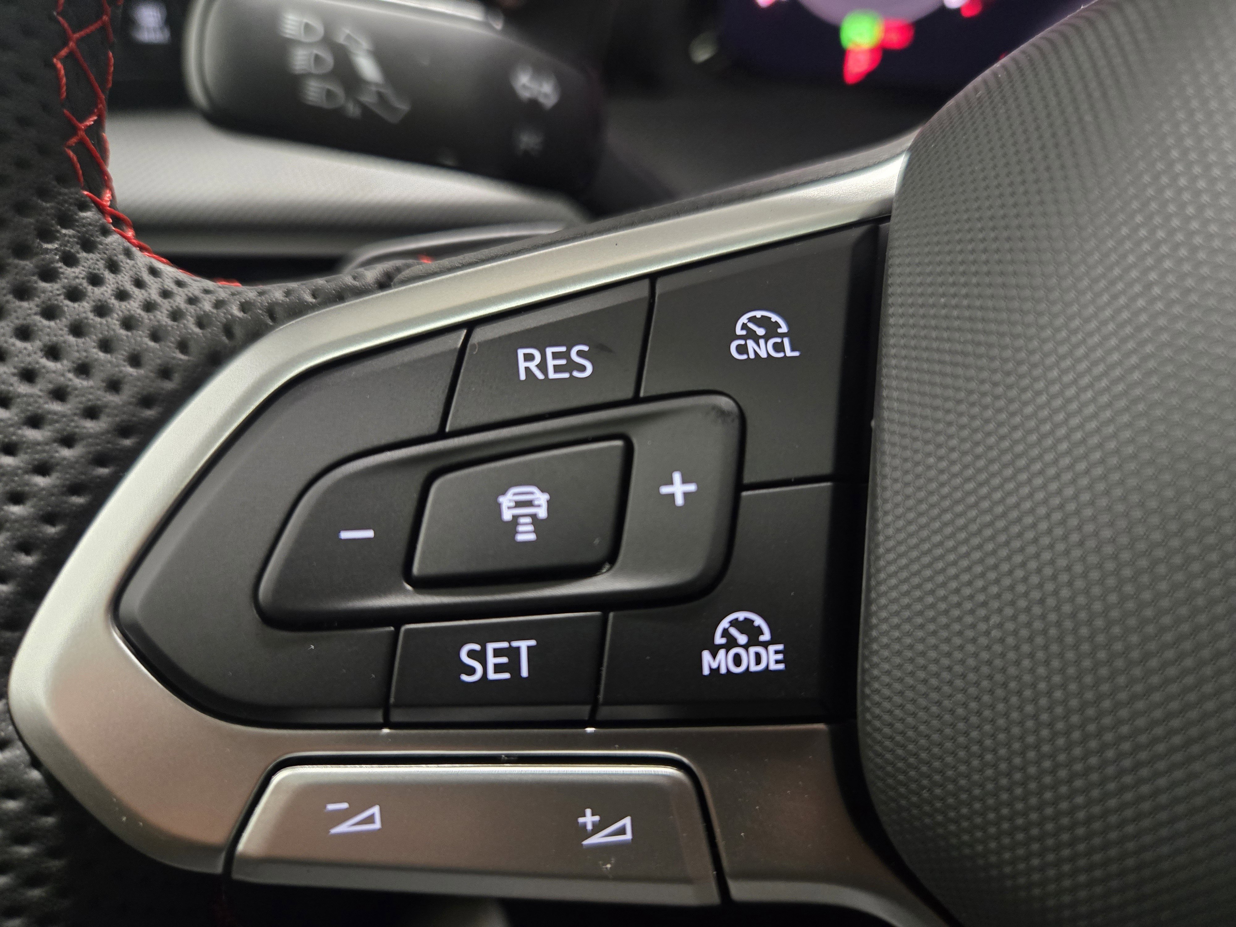 New 2025 Volkswagen GTI SE image 18