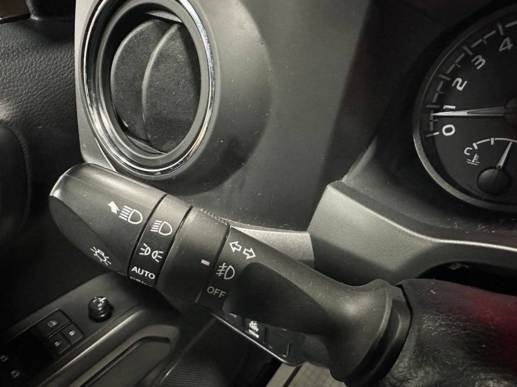 Used 2021 Toyota Tacoma TRD Off-Road w/ Technology Package AWD/4WD image 21