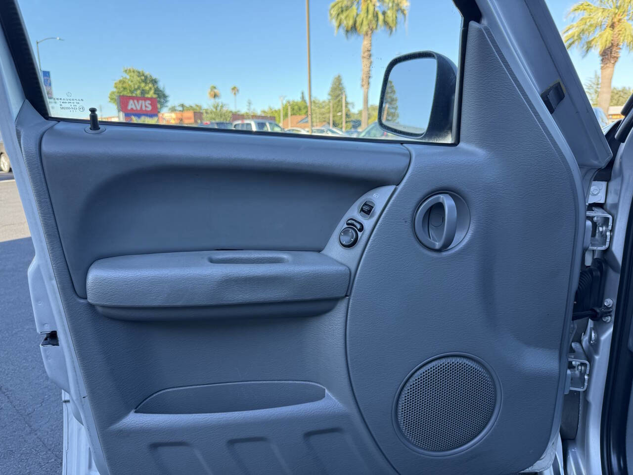 Used 2007 Jeep Liberty Sport AWD/4WD image 10