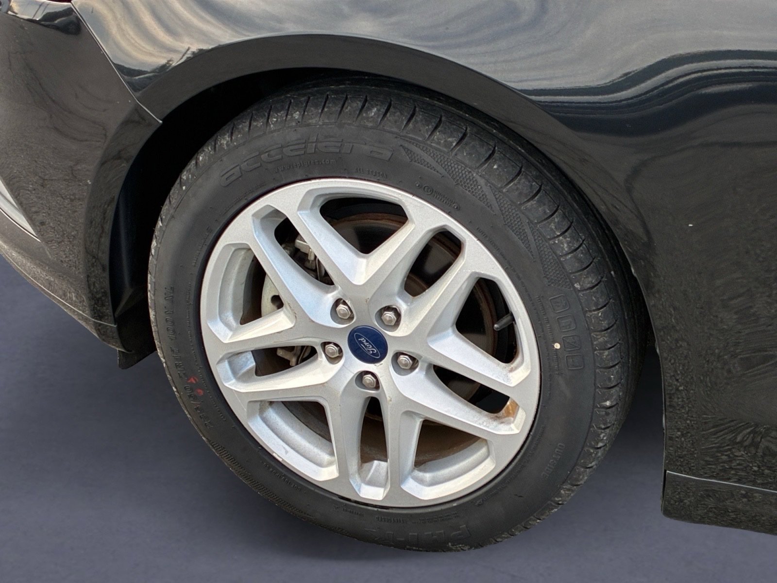 Used 2015 Ford Fusion SE FWD image 5