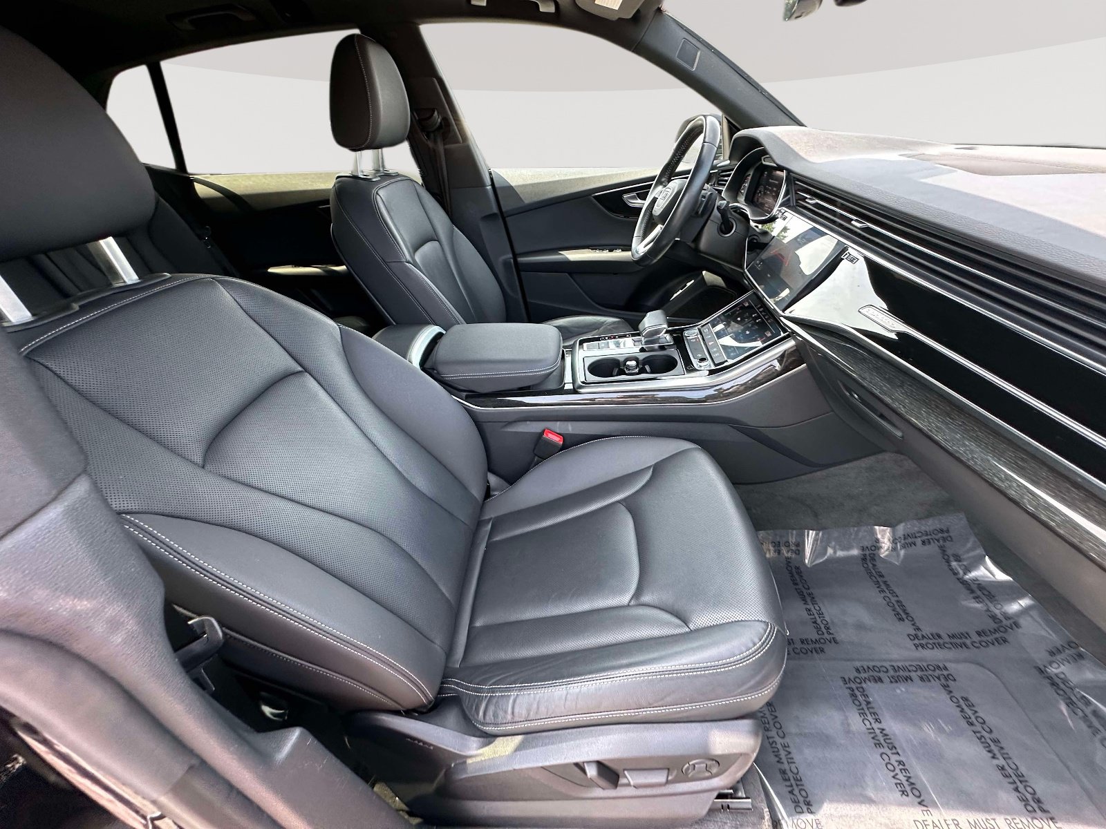 Used 2020 Audi Q8 Premium Plus w/ Premium Plus Package AWD/4WD image 29