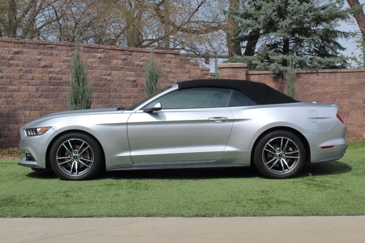 Used 2017 Ford Mustang Premium image 29