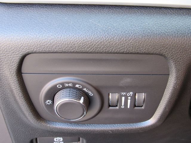 Used 2025 Jeep Grand Cherokee L Laredo RWD image 29