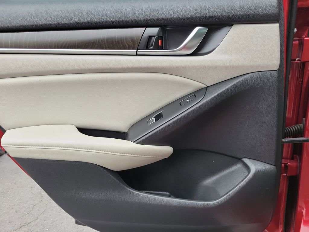 Used 2018 Honda Accord Touring image 17