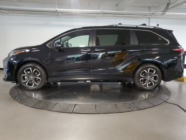 Used 2026 Toyota Sienna Platinum AWD/4WD image 6