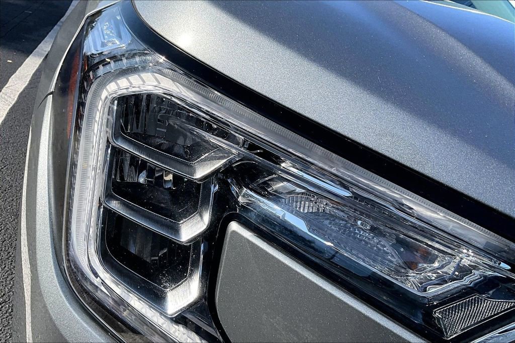 Used 2023 GMC Terrain SLT image 31