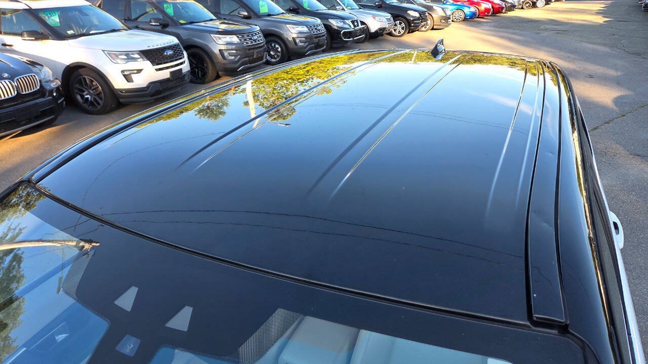 Used 2017 Land Rover Discovery Sport SE AWD/4WD image 25