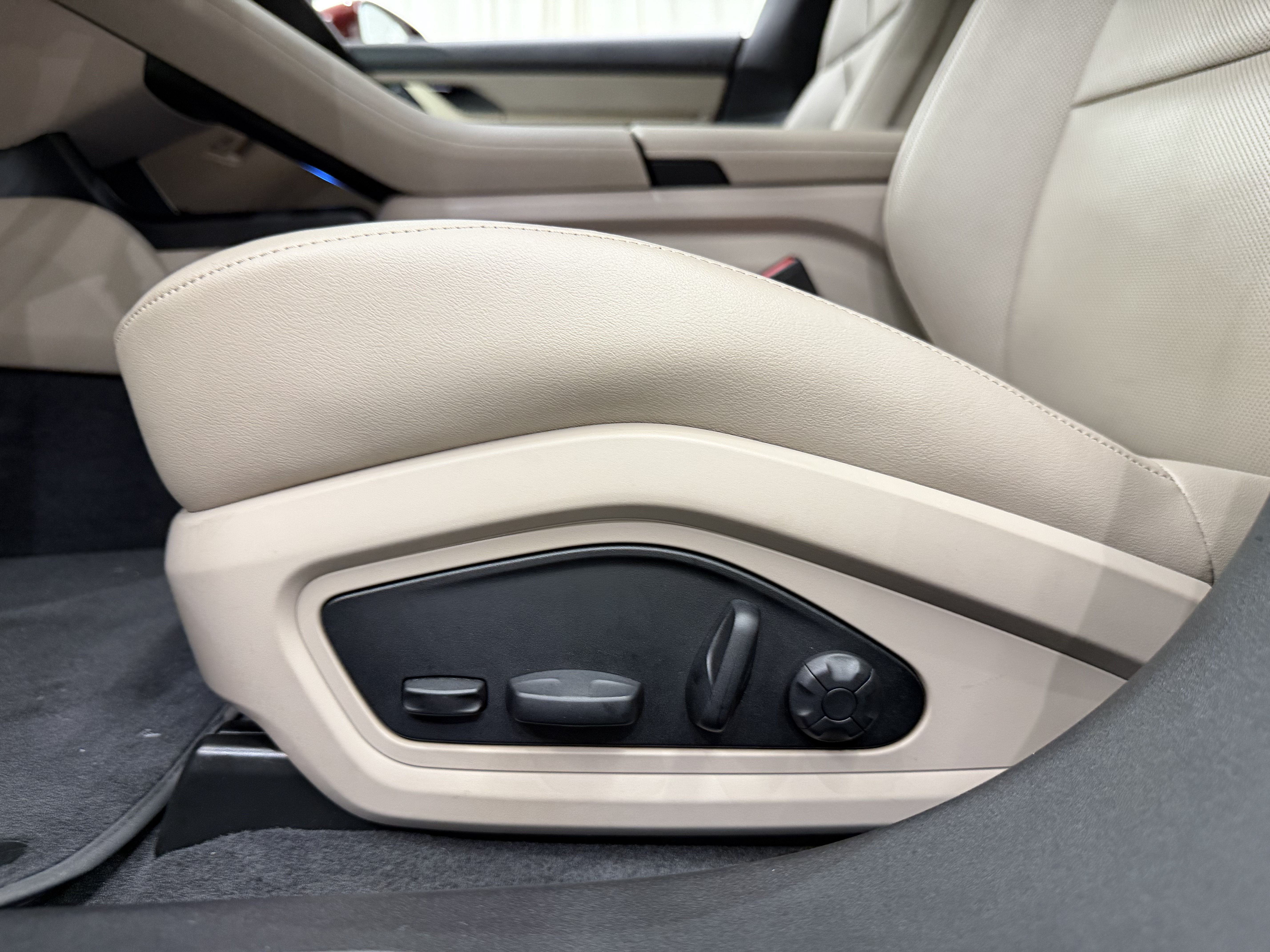 Certified 2022 Porsche Taycan 4S AWD/4WD image 32