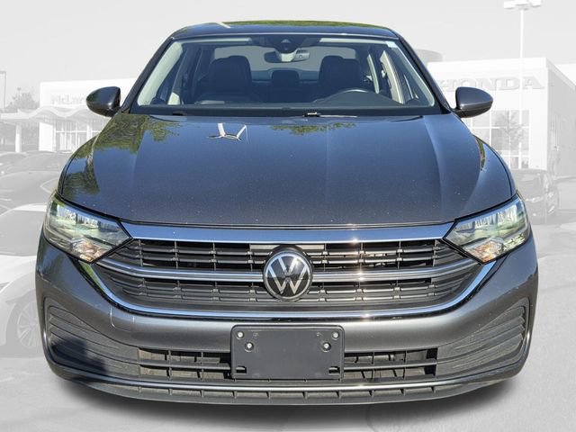 Used 2024 Volkswagen Jetta SE FWD image 6
