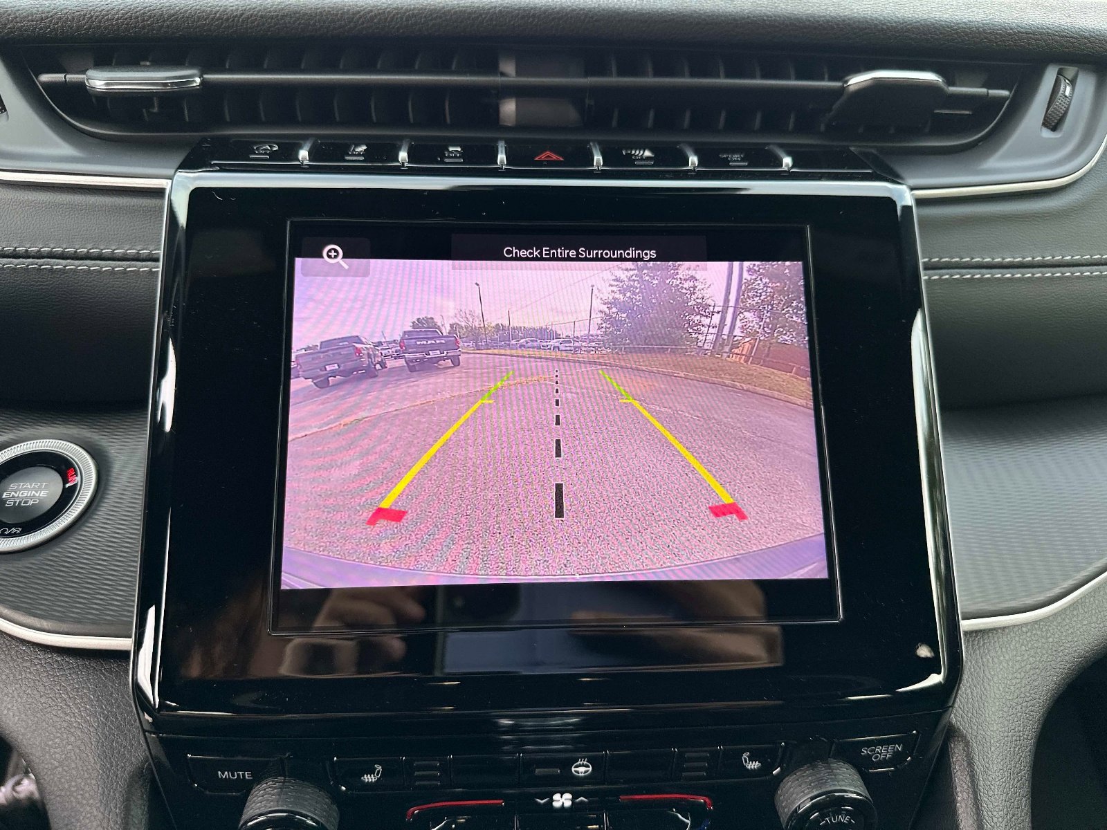 New 2025 Jeep Grand Cherokee Laredo X w/ Luxury Tech Group I AWD/4WD image 25