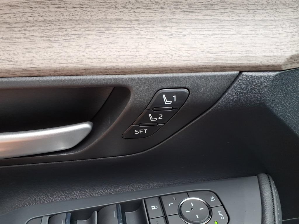New 2026 Toyota Grand Highlander FWD image 10