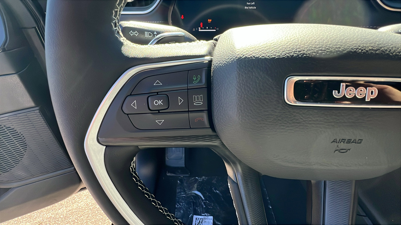 New 2025 Jeep Grand Cherokee Altitude image 24