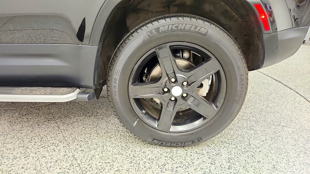 Used 2020 Land Rover Defender 110 SE AWD/4WD image 9