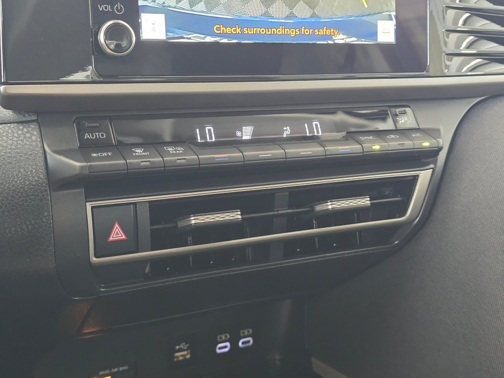 Used 2025 Toyota Camry LE FWD image 28