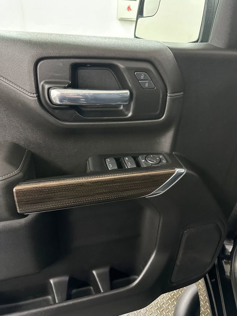 Used 2022 Chevrolet Silverado 1500 LT AWD/4WD image 9