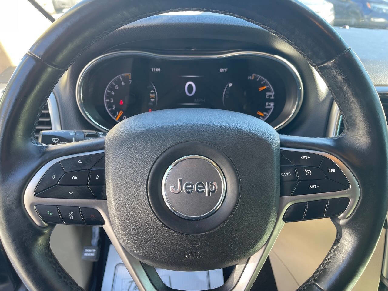 Used 2019 Jeep Grand Cherokee Laredo image 18