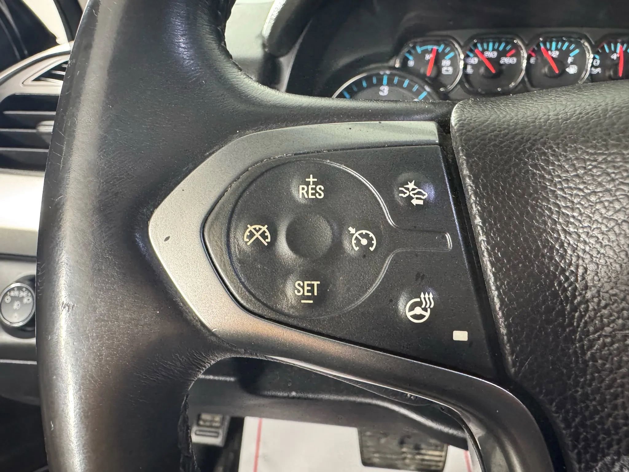 Used 2015 Chevrolet Suburban LT w/ Luxury Package image 15