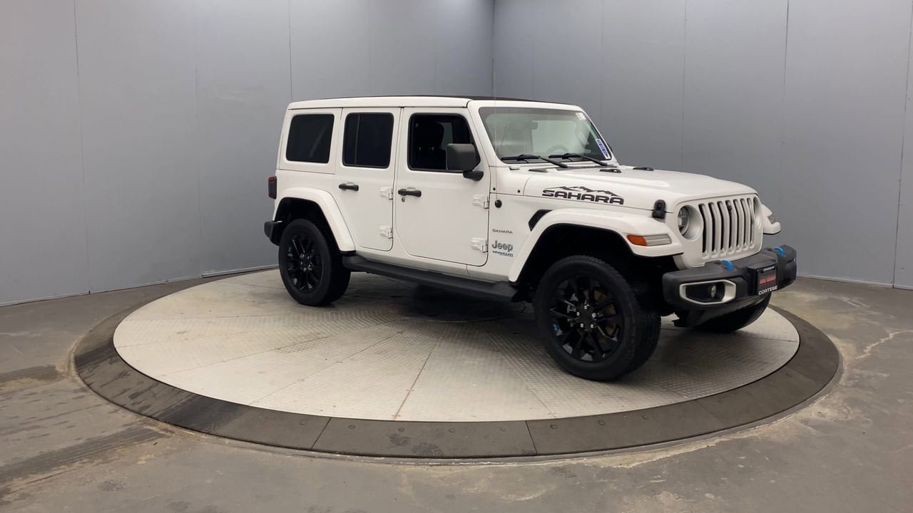 Used 2022 Jeep Wrangler Unlimited Sahara w/ Cold Weather Group AWD/4WD image 7
