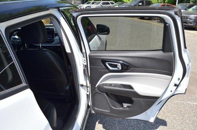 Used 2022 Jeep Compass Limited AWD/4WD image 32