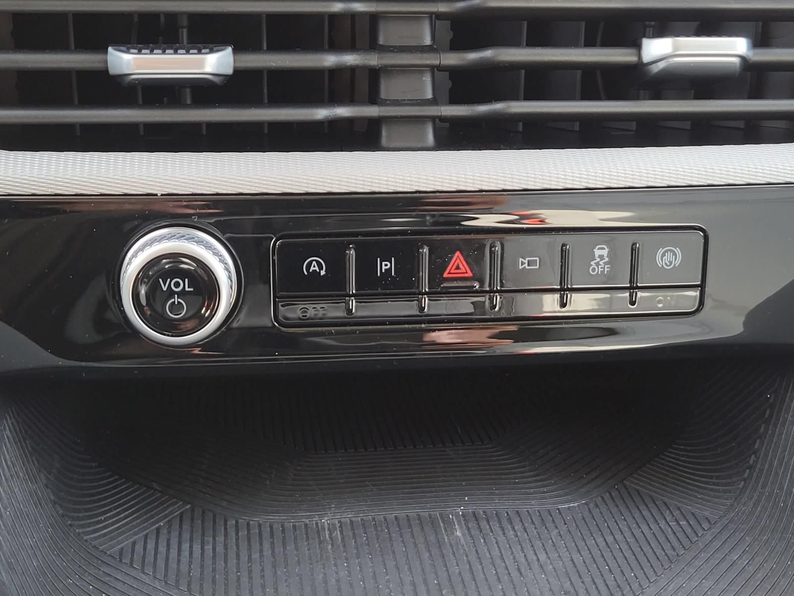 Used 2026 Ford Explorer Active w/ Active Comfort Package RWD image 32