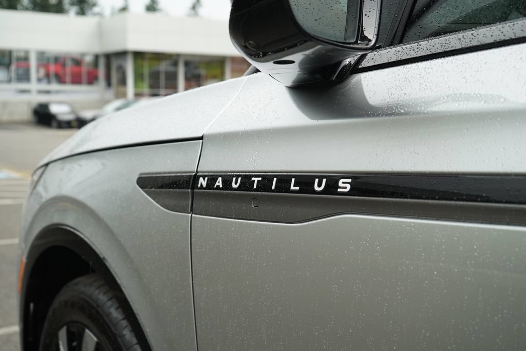 Certified 2025 Lincoln Nautilus Reserve AWD/4WD image 43