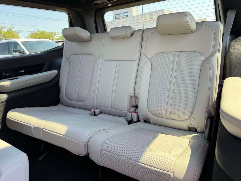 Certified 2025 Jeep Grand Wagoneer 4WD image 14