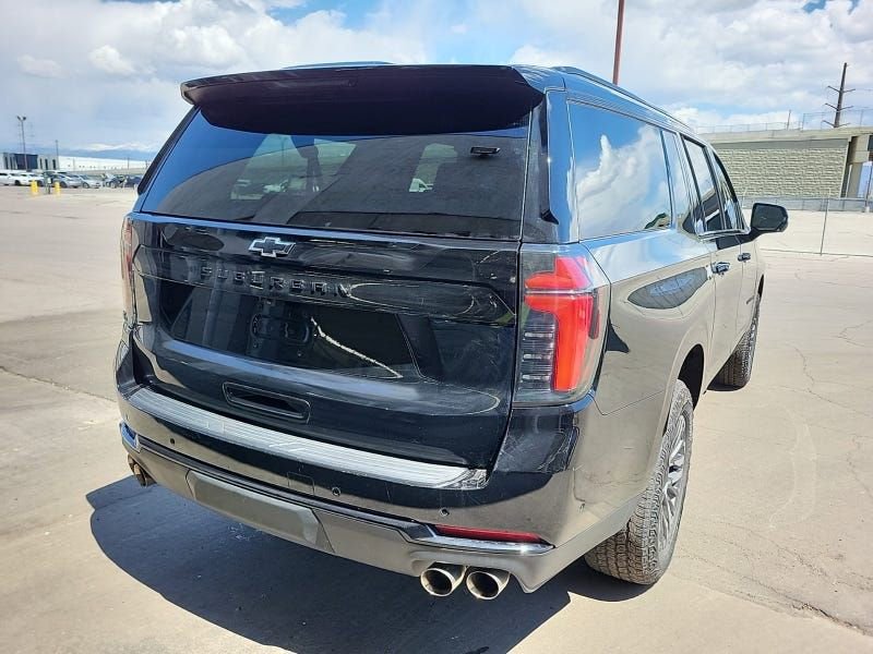 Used 2025 Chevrolet Suburban Z71 AWD/4WD image 5