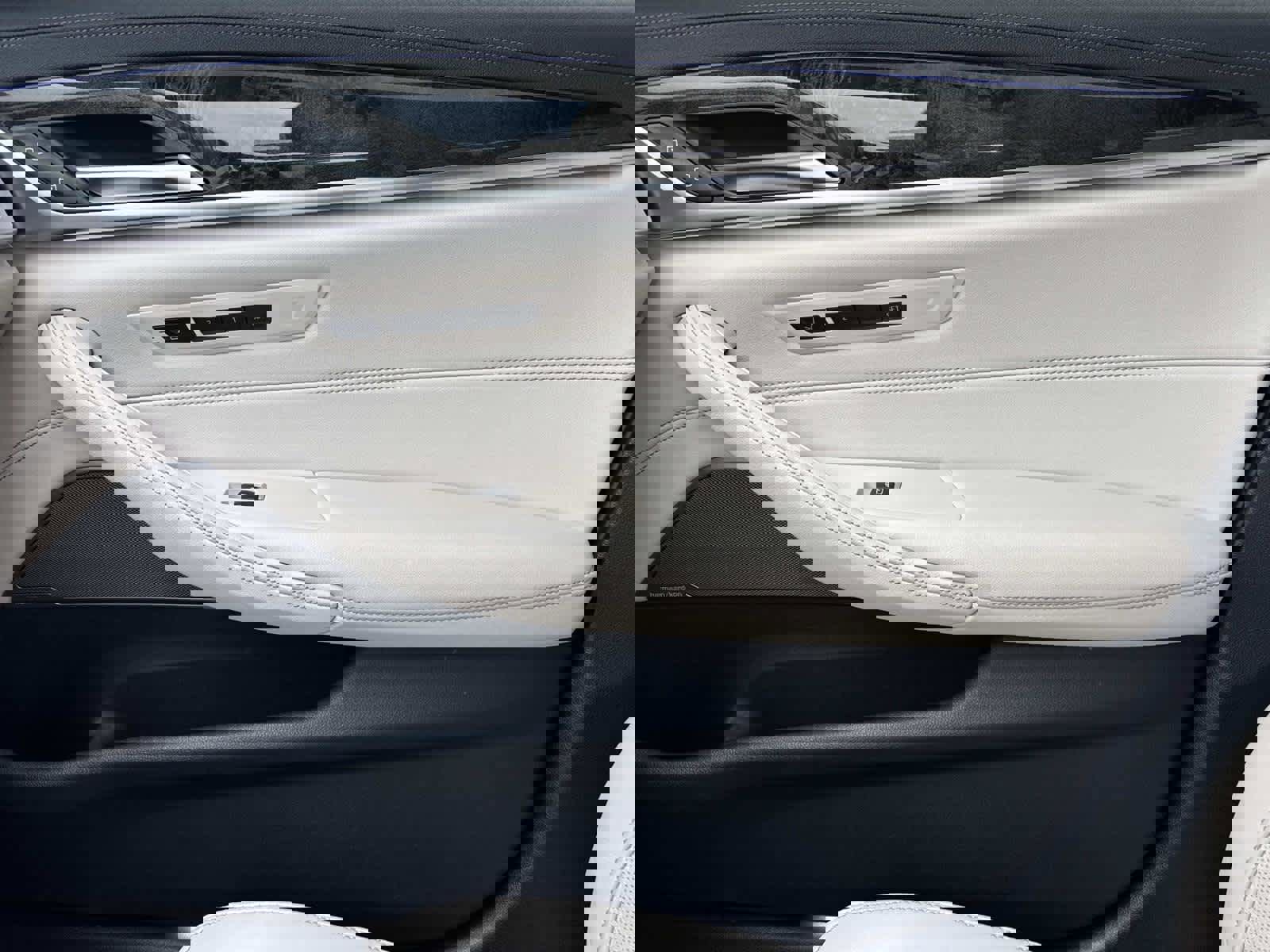 Used 2021 BMW M550i xDrive w/ Executive Package image 23