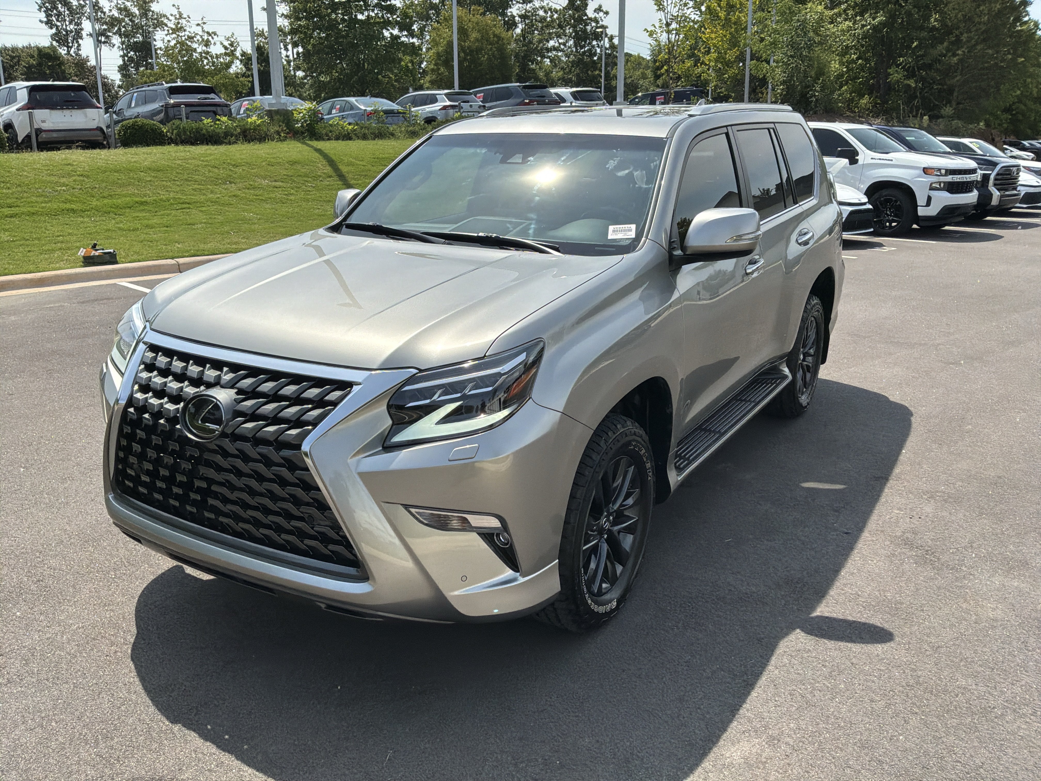 Used 2022 Lexus GX 460 Premium w/ Premium Package AWD/4WD image 5