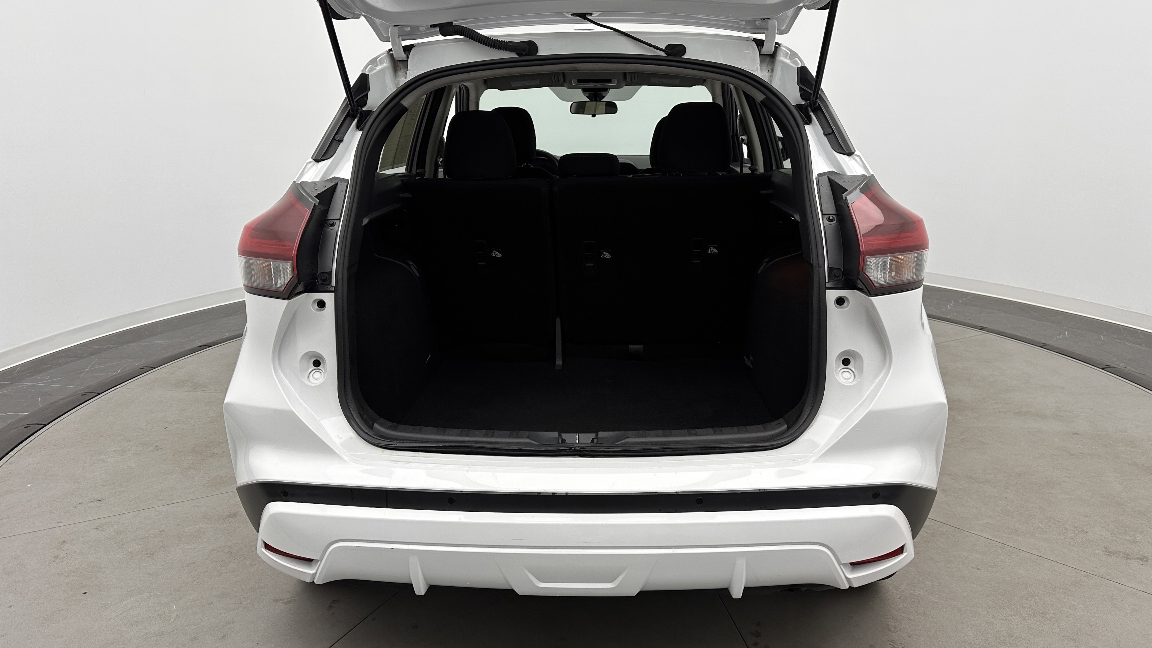 Used 2022 Nissan Kicks S FWD image 28