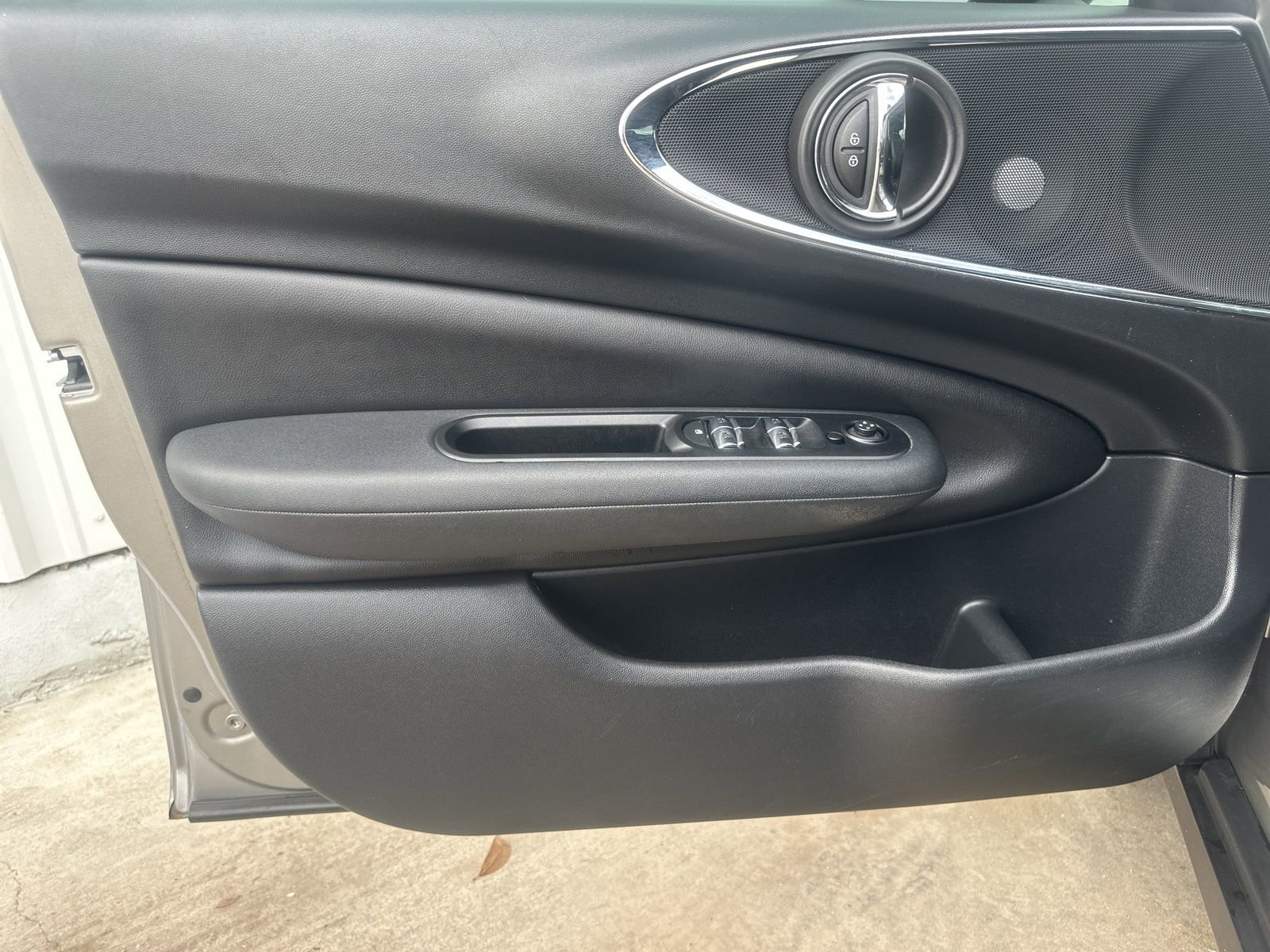 Used 2016 MINI Cooper Clubman FWD image 11