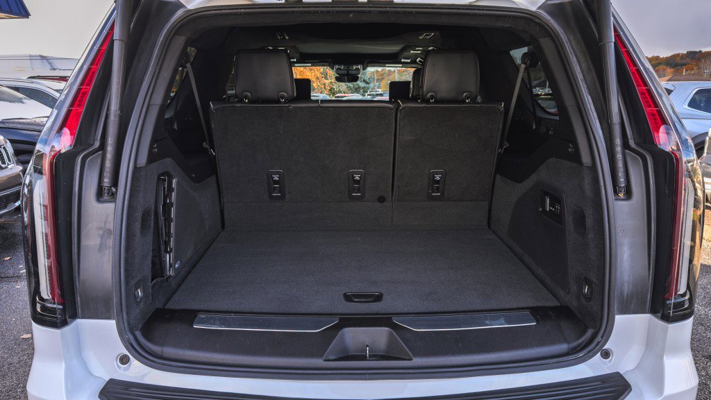 Used 2022 Cadillac Escalade ESV Sport Platinum w/ Heavy-Duty Trailer Package image 10