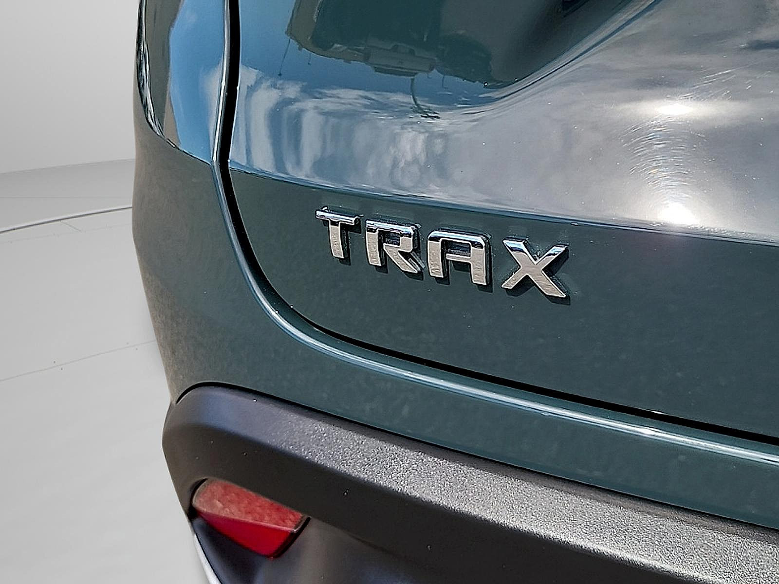 Used 2025 Chevrolet Trax LT FWD image 28