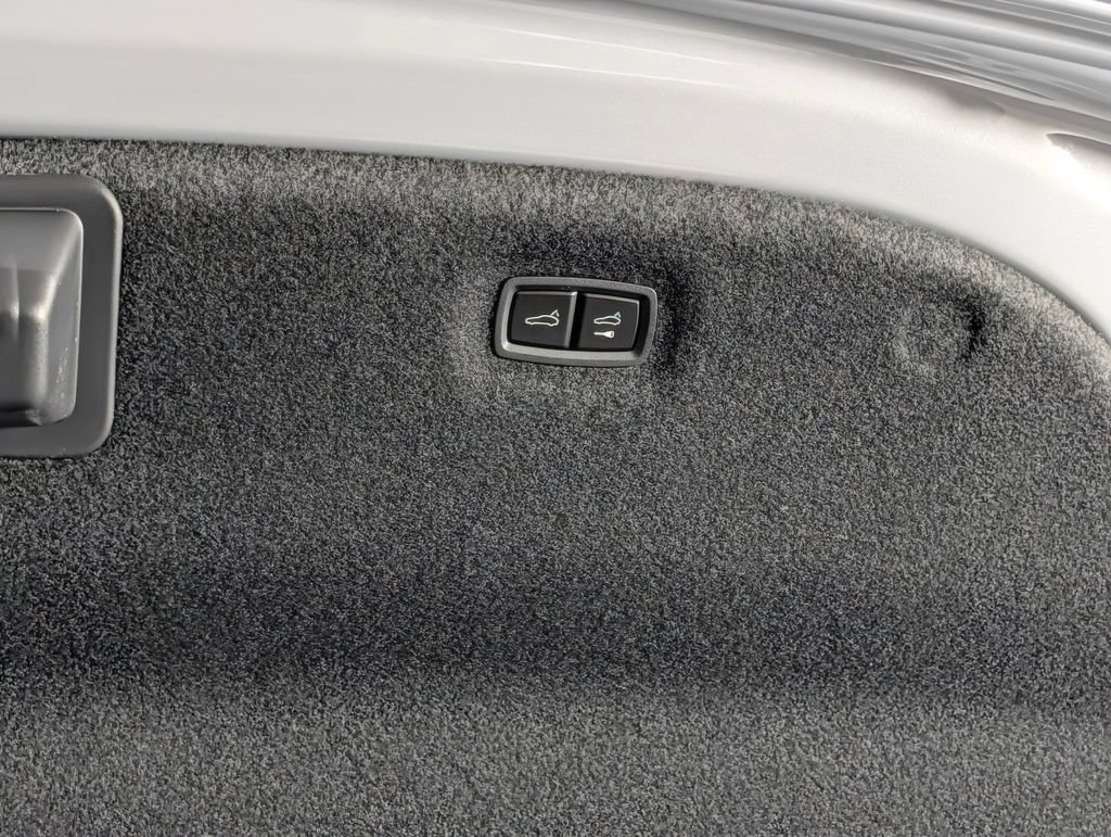 New 2026 Porsche Taycan AWD/4WD image 18