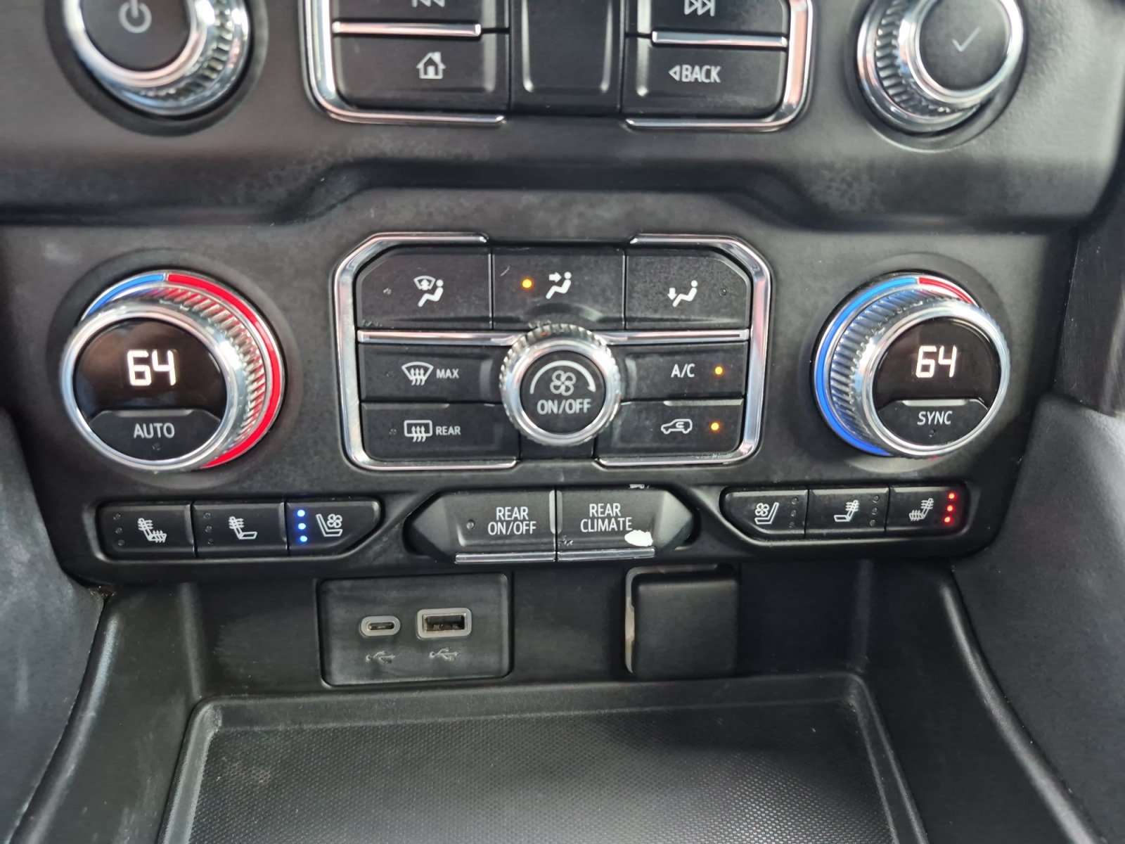 Used 2024 GMC Yukon XL AT4 w/ AT4 Premium Plus Package AWD/4WD image 17