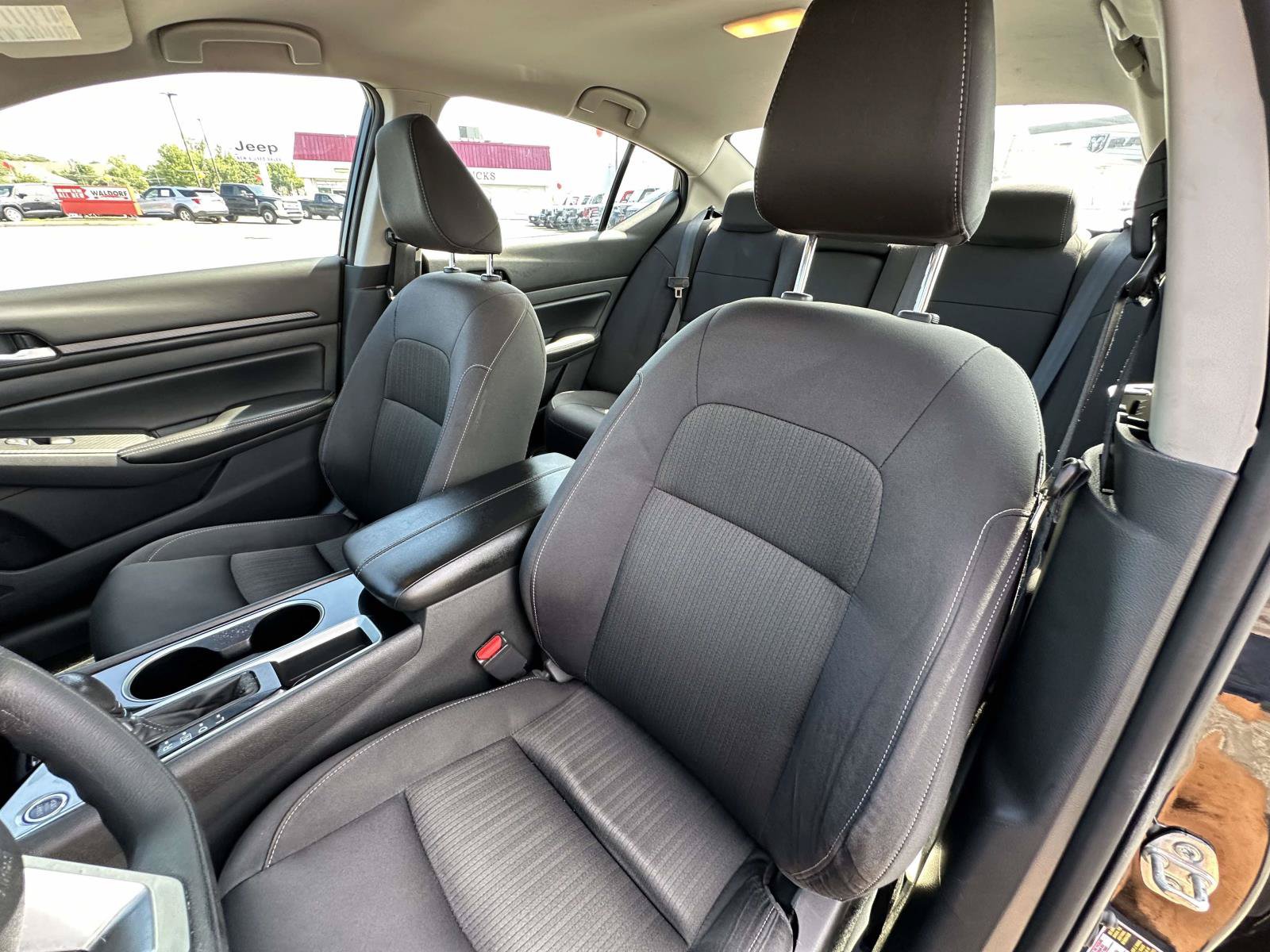 Used 2024 Nissan Altima 2.5 SV FWD image 19