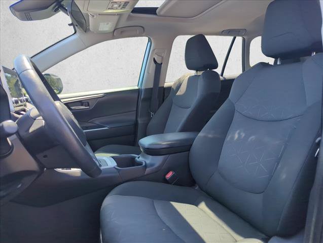 Used 2022 Toyota RAV4 XLE w/ Convenience Package FWD image 20