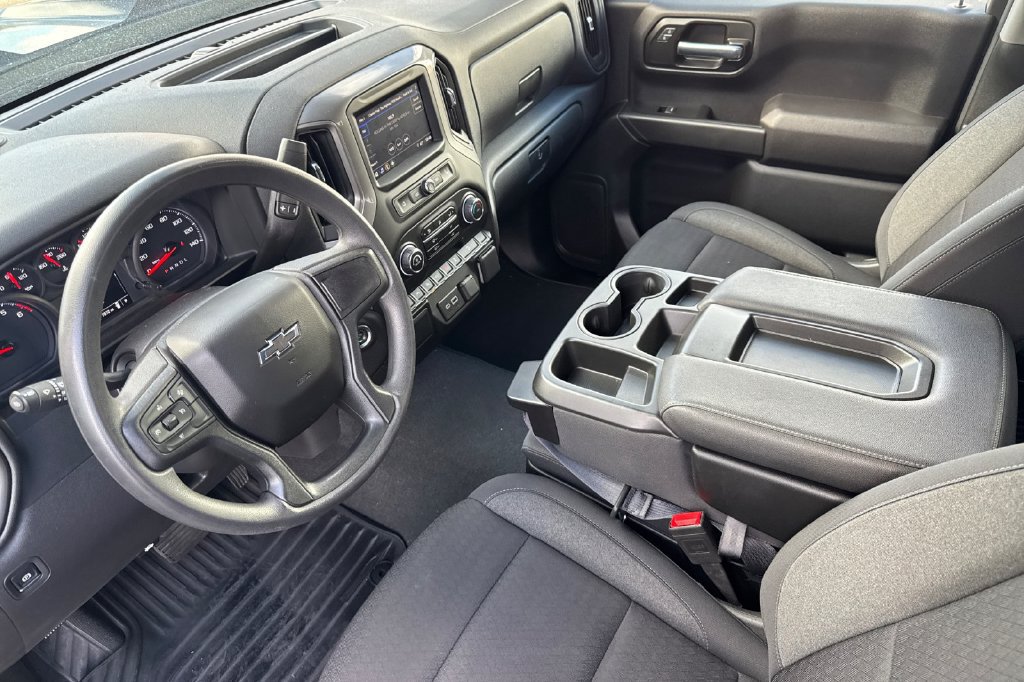 Used 2025 Chevrolet Silverado 1500 Custom Trail Boss AWD/4WD image 4