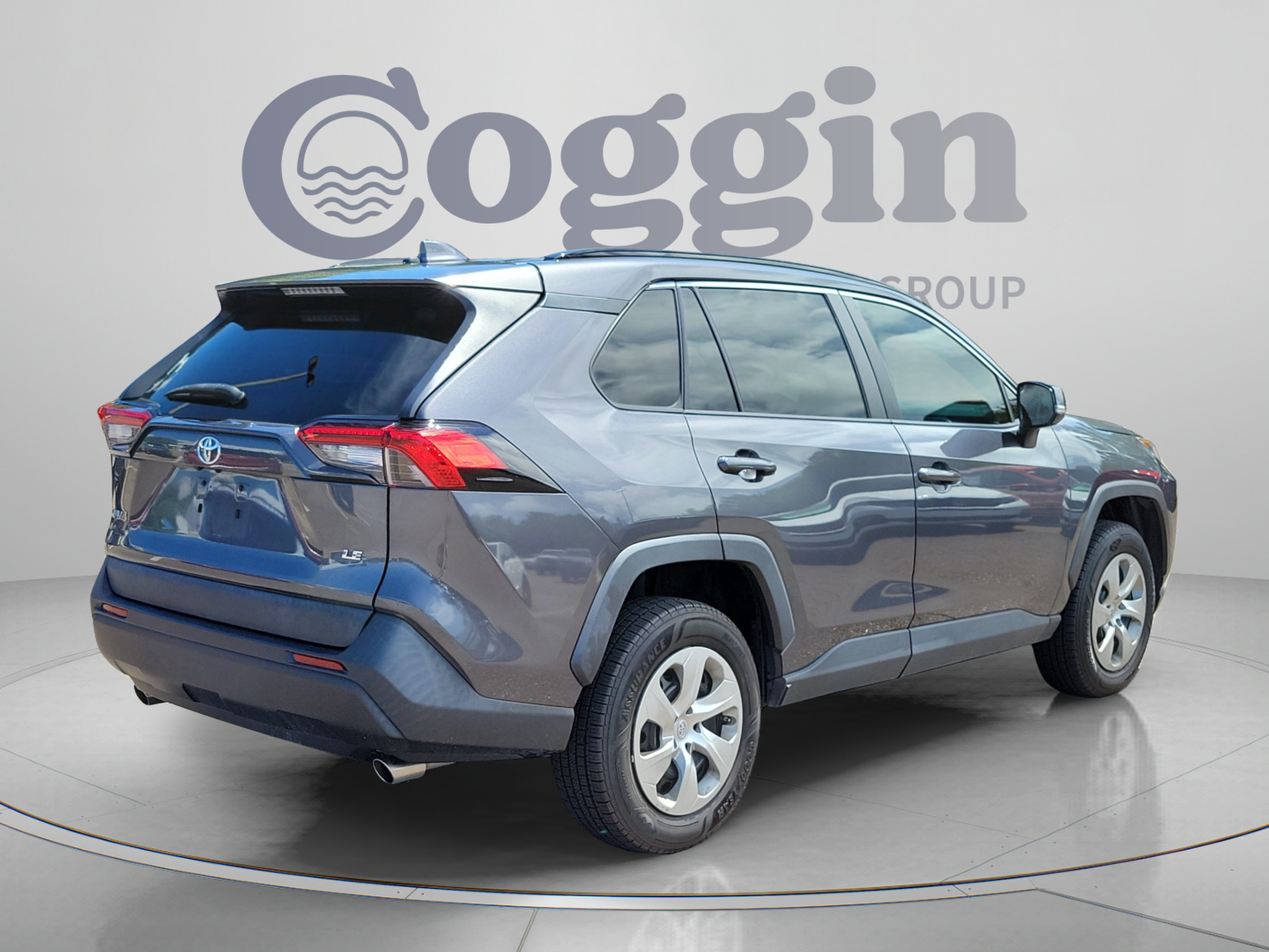 Used 2019 Toyota RAV4 LE FWD image 5