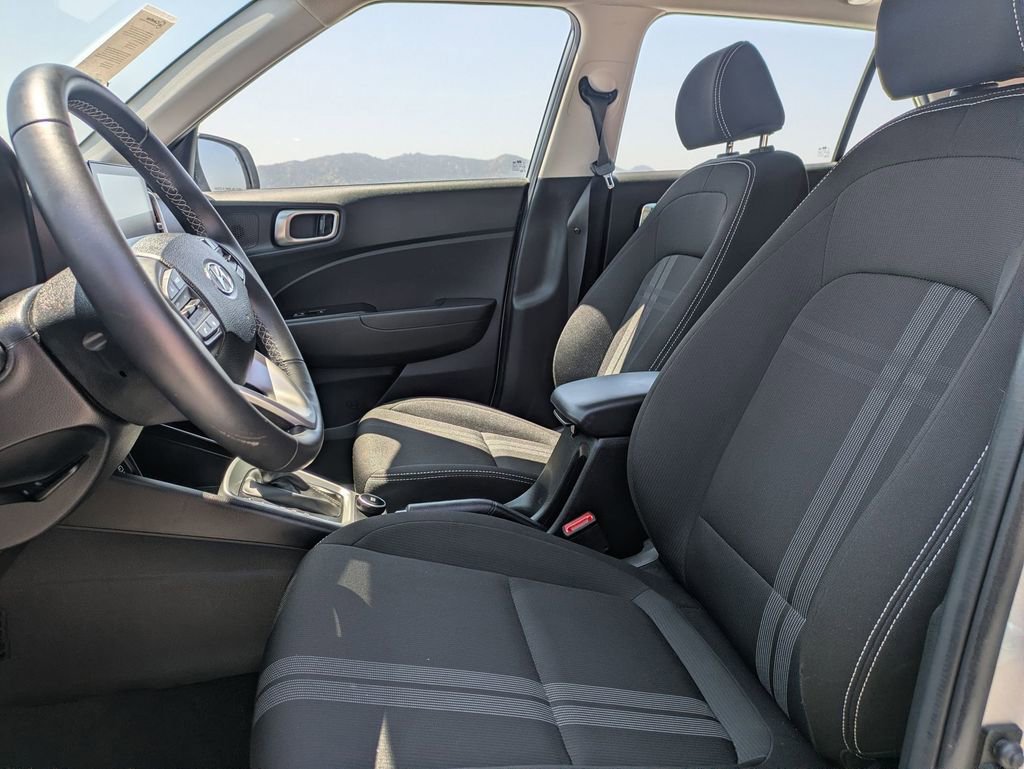 Used 2025 Hyundai Venue SEL FWD image 27