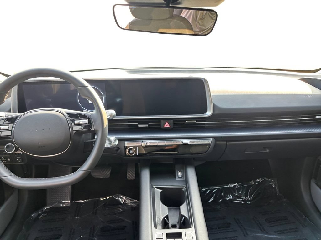 Used 2025 Hyundai Ioniq 6 SE RWD image 11