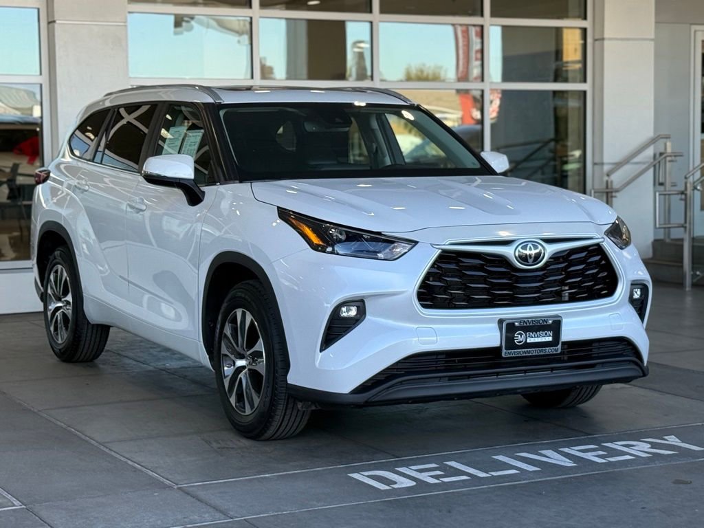 Certified 2023 Toyota Highlander XLE image 7