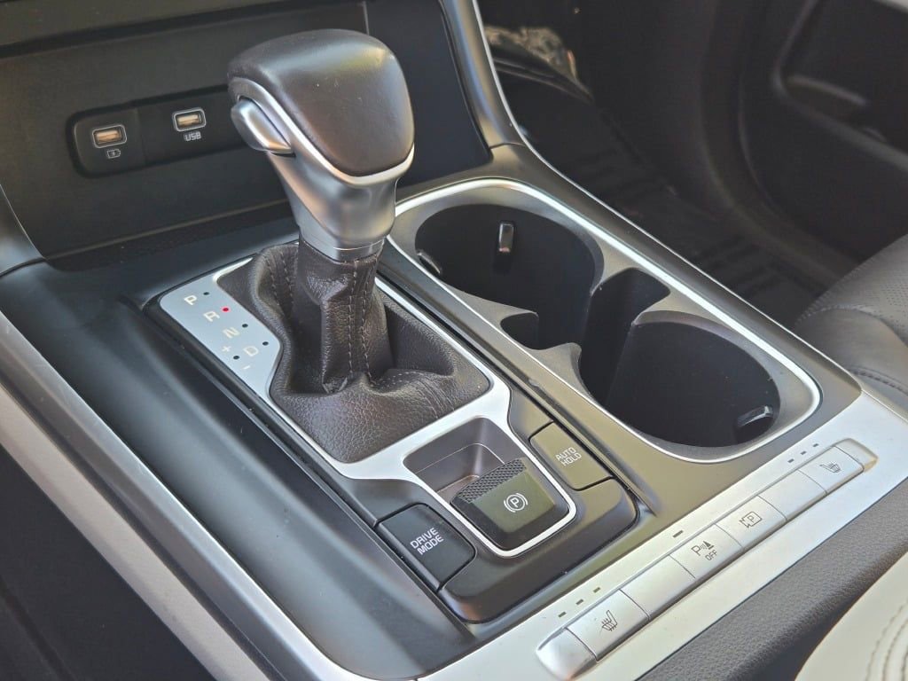 Used 2024 Kia Carnival LX image 26