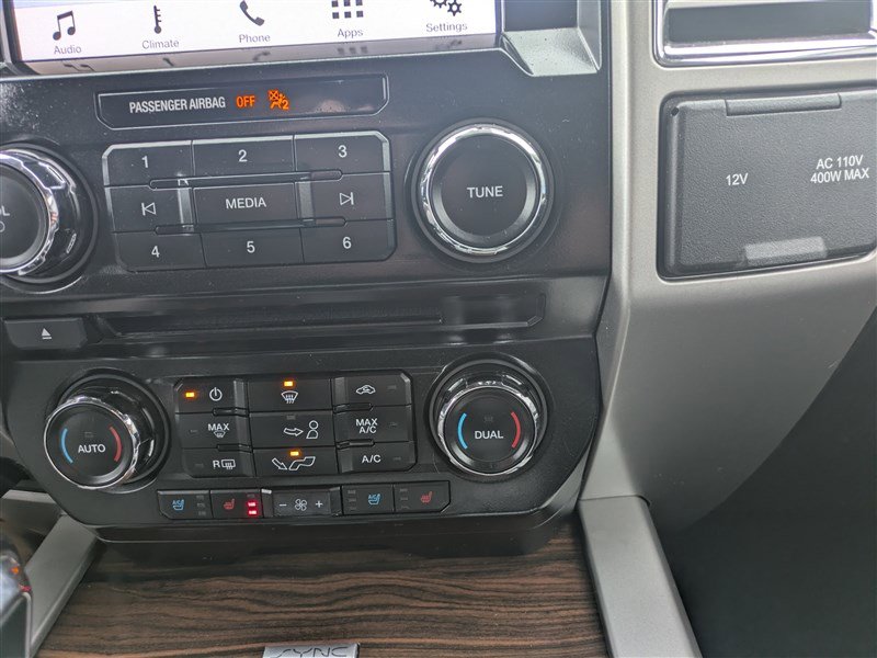 Used 2016 Ford F150 Lariat w/ Max Trailer Tow Package image 27