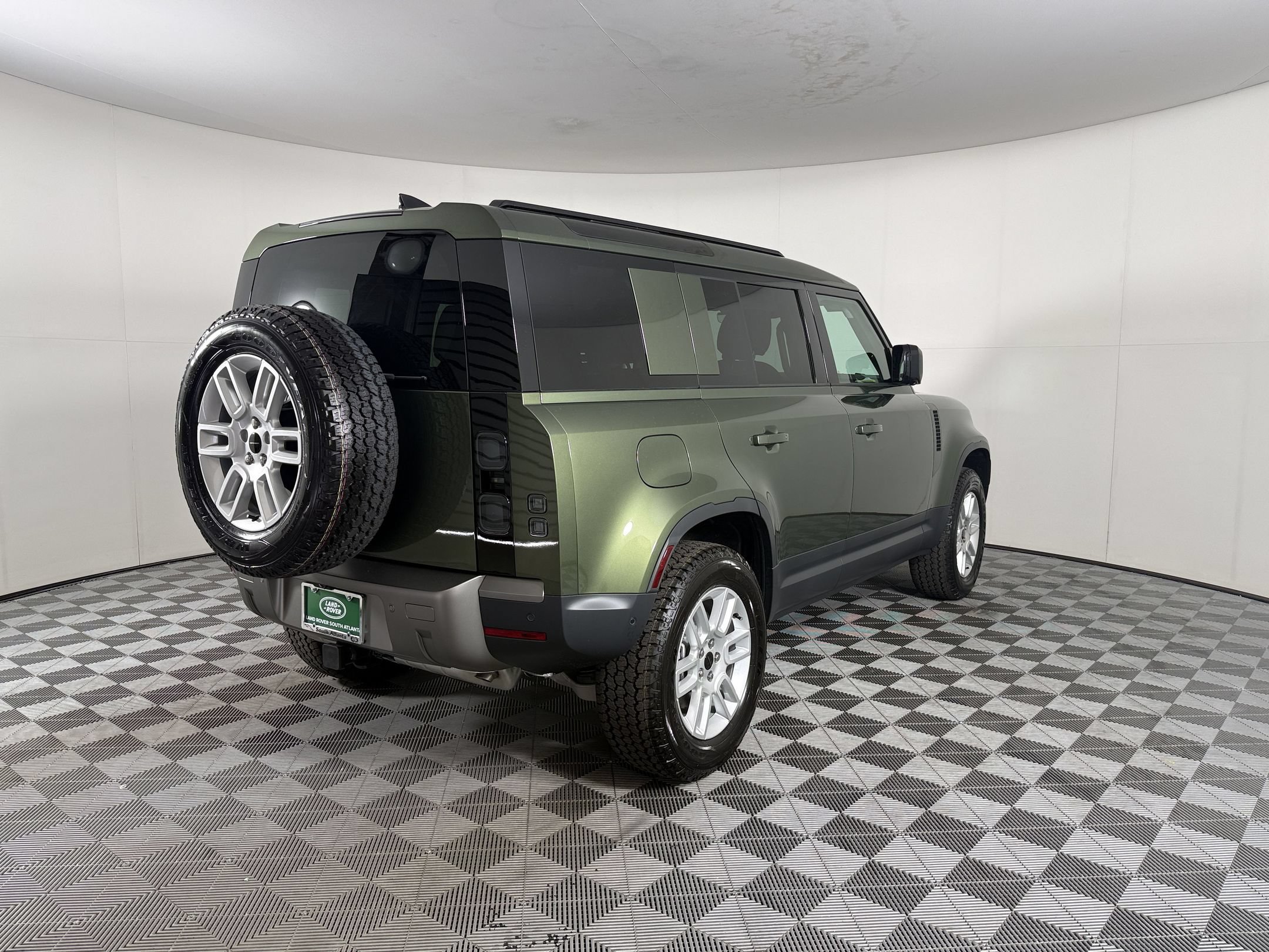 New 2026 Land Rover Defender 110 S AWD/4WD image 9