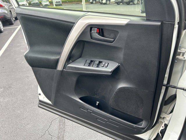 Used 2018 Toyota RAV4 LE image 27