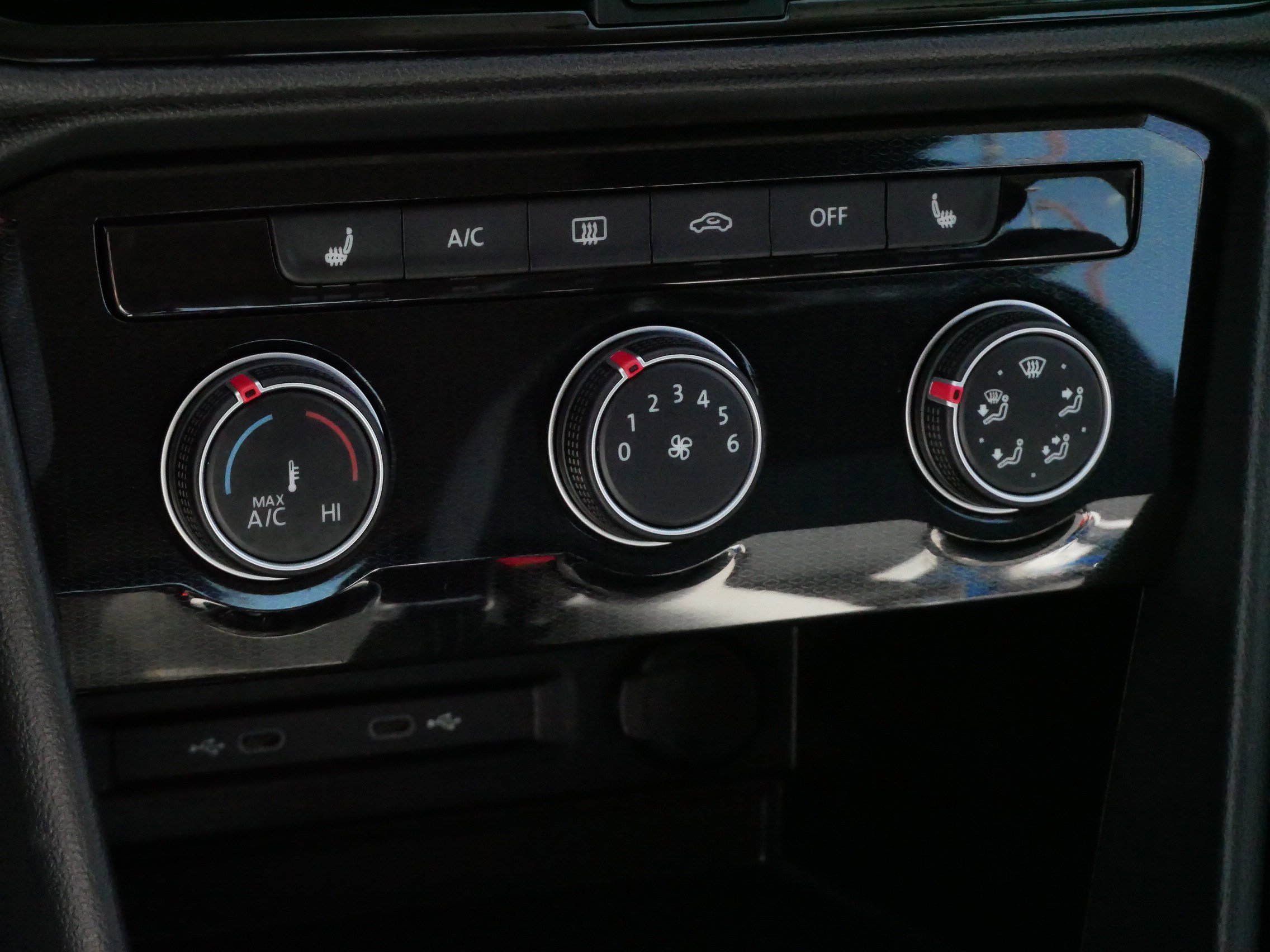 Certified 2025 Volkswagen Taos S AWD/4WD image 23