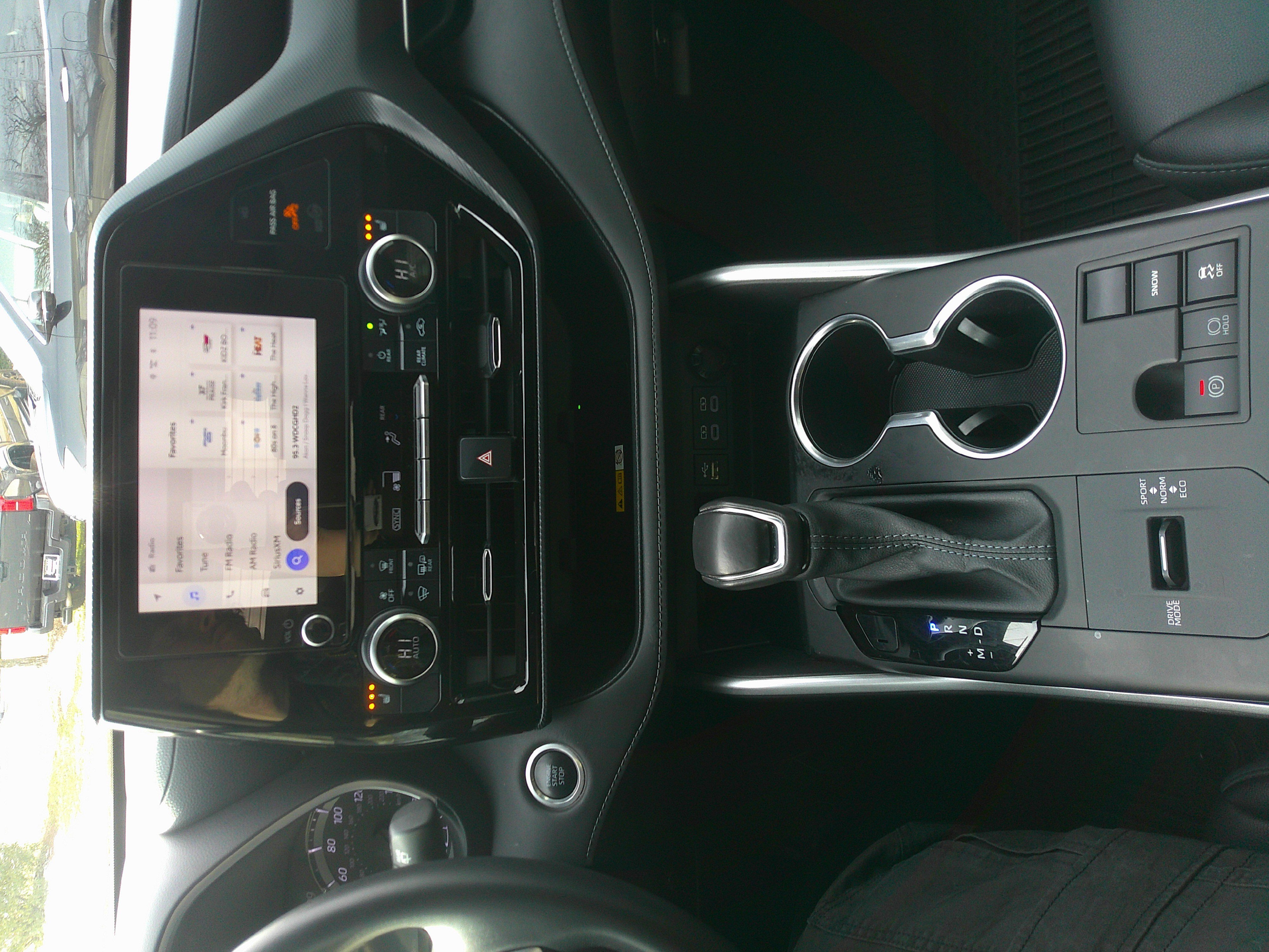 Used 2024 Toyota Highlander XSE image 26